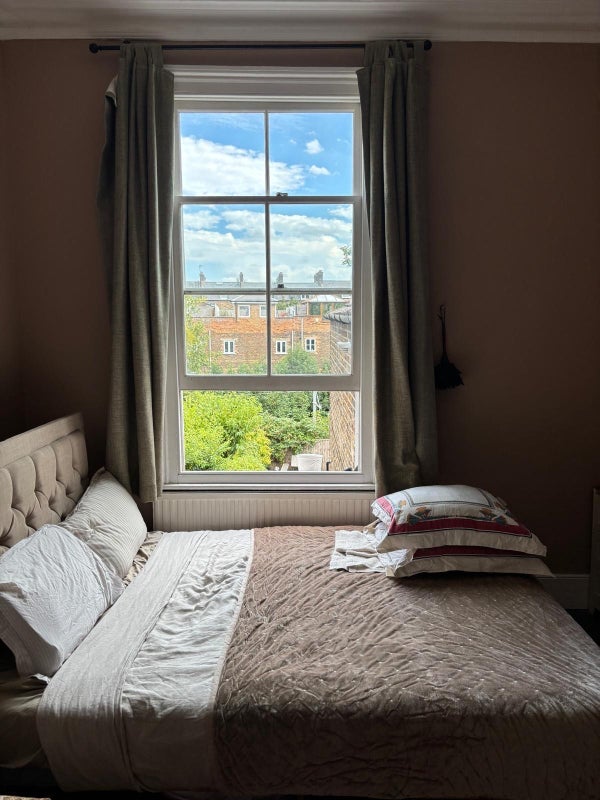 Room Fairbridge Road in Greater London