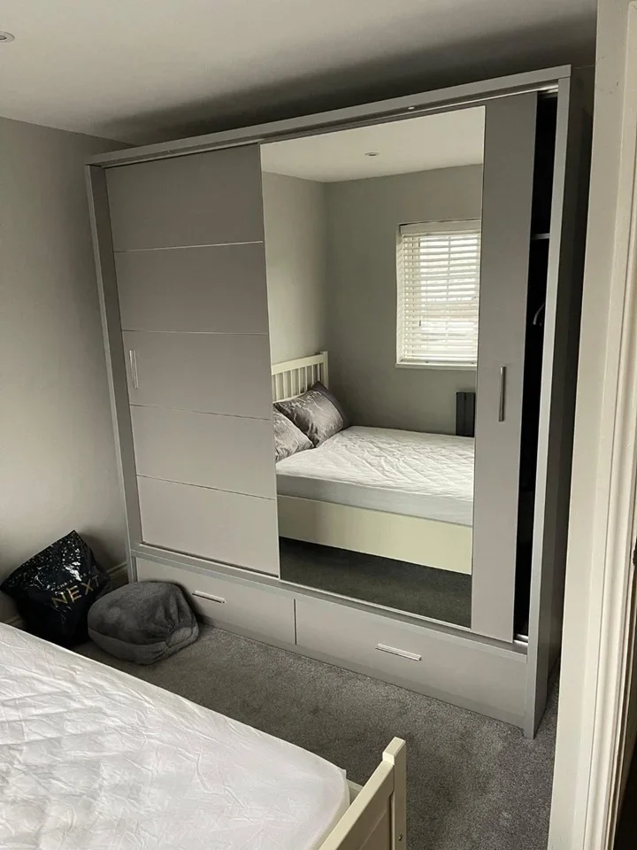 Room Scott Road in Crawley