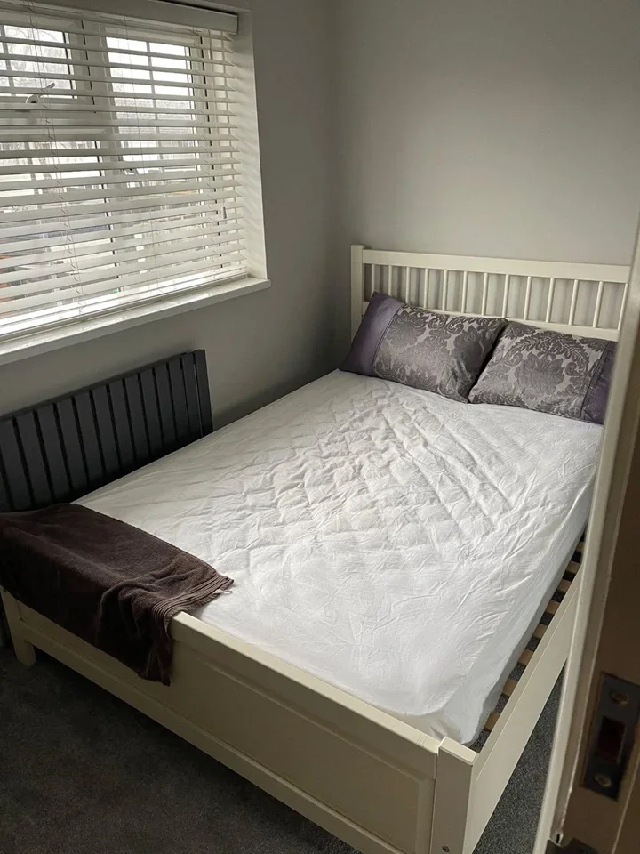 Room Scott Road in Crawley