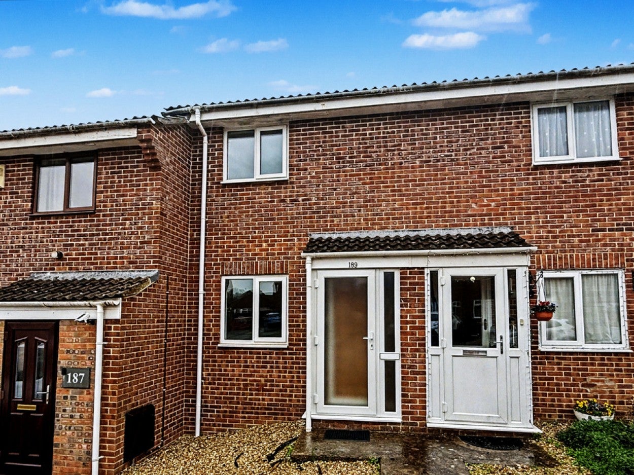 House Gould Close in Street