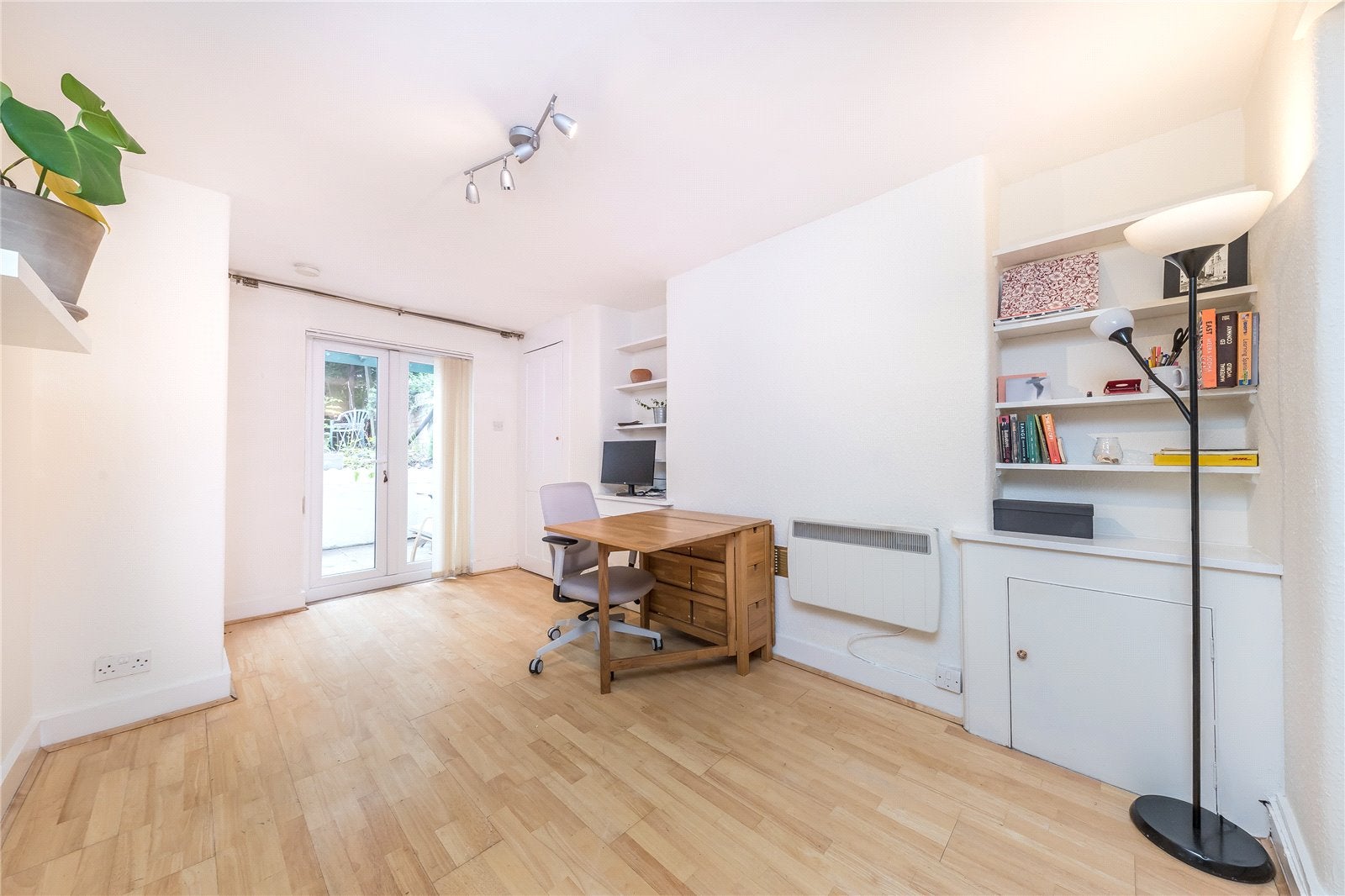 Flat Thorne Road in Greater London