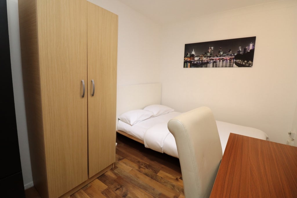 Room Globe Road in Greater London