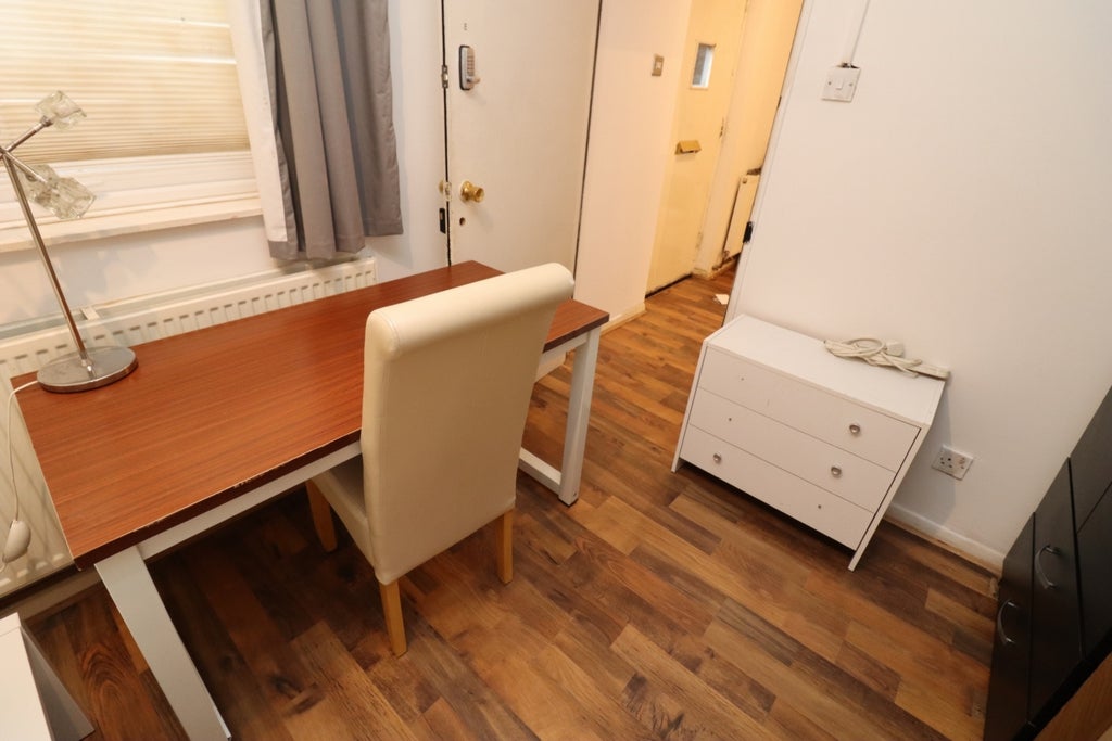 Room Globe Road in Greater London
