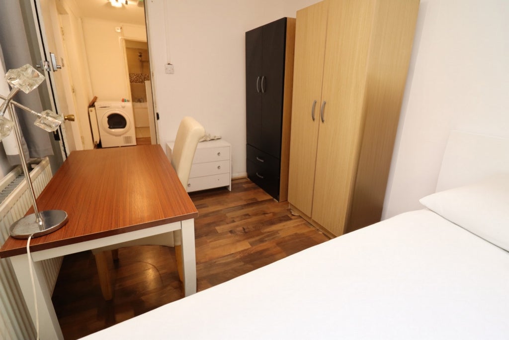 Room Globe Road in Greater London