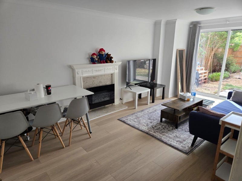 Room Meadow Way in Bristol