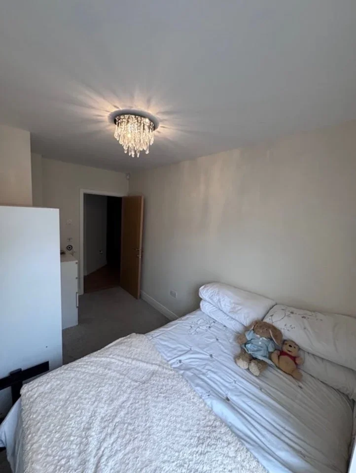 Room Bournehall Road in Hertsmere