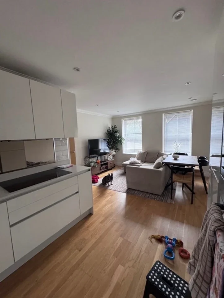 Room Bournehall Road in Hertsmere