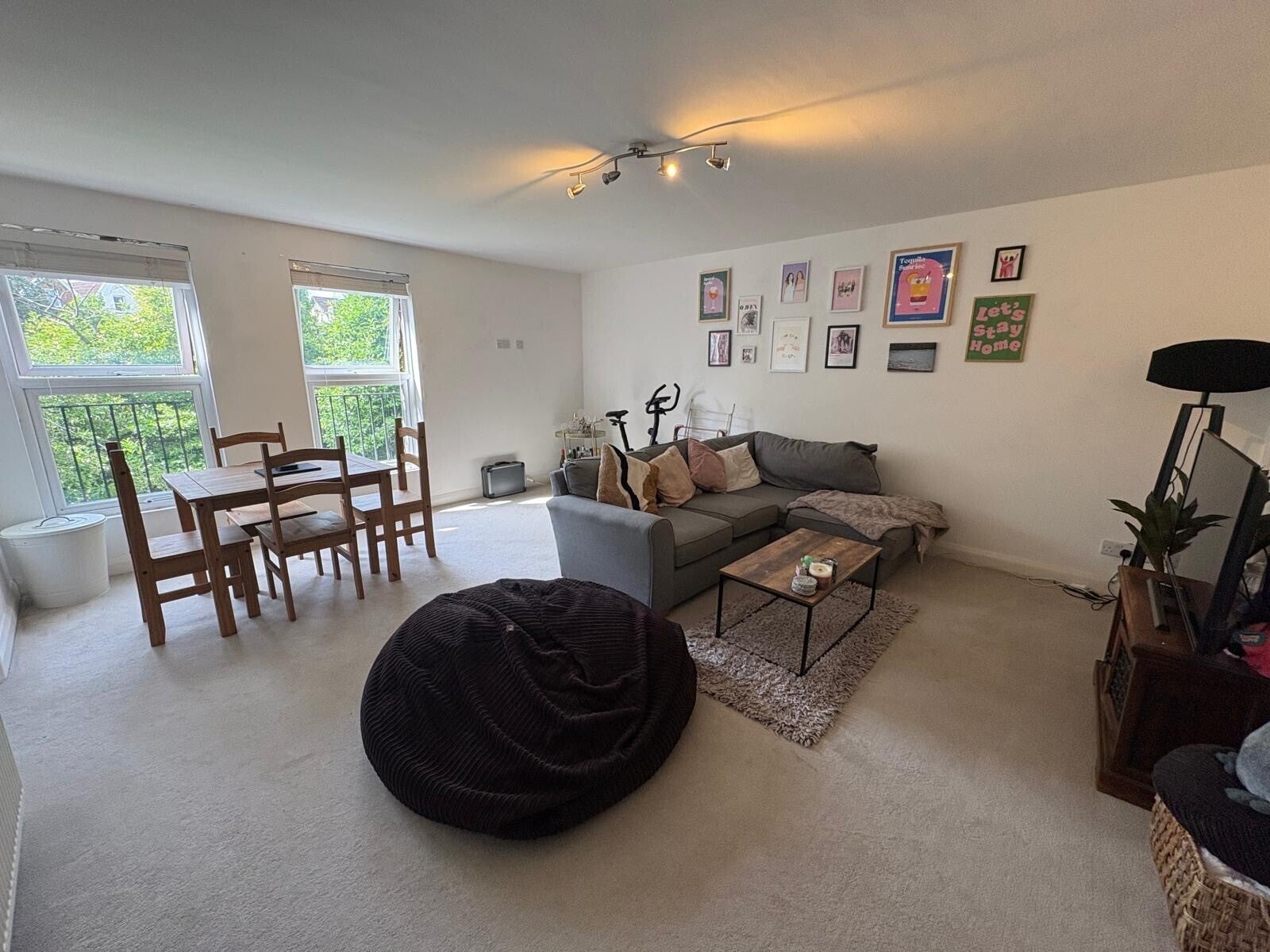 Flat Alma Court in Bristol