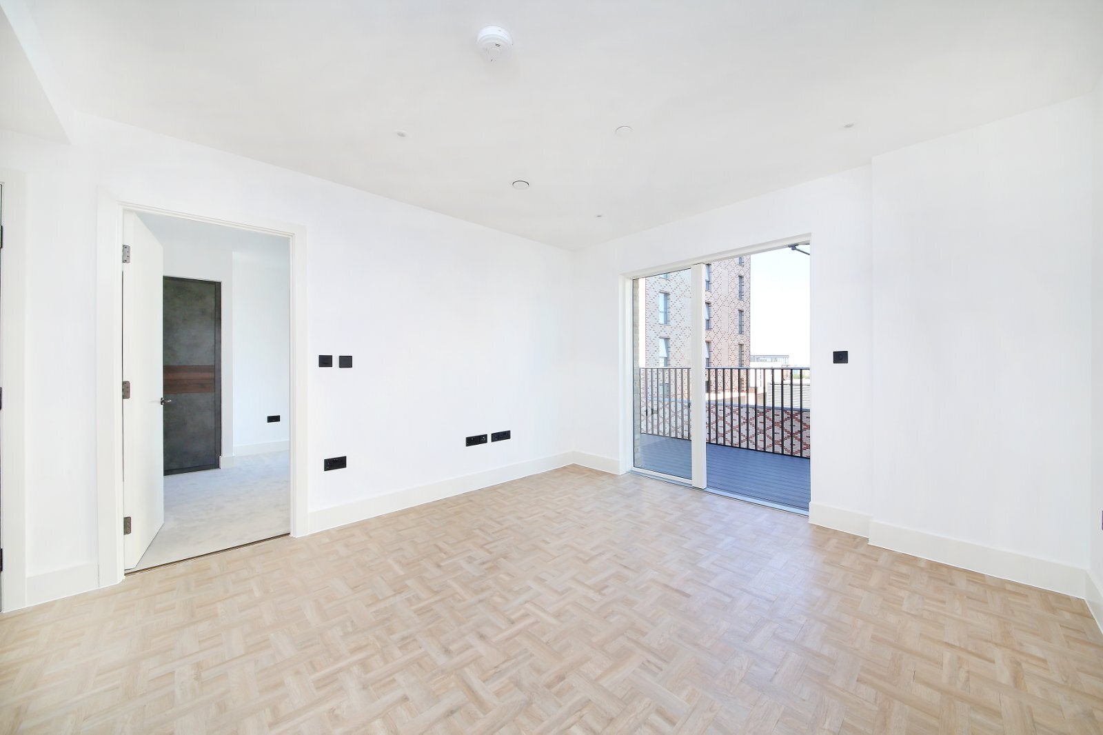 Flat Saint John's Hill in Greater London