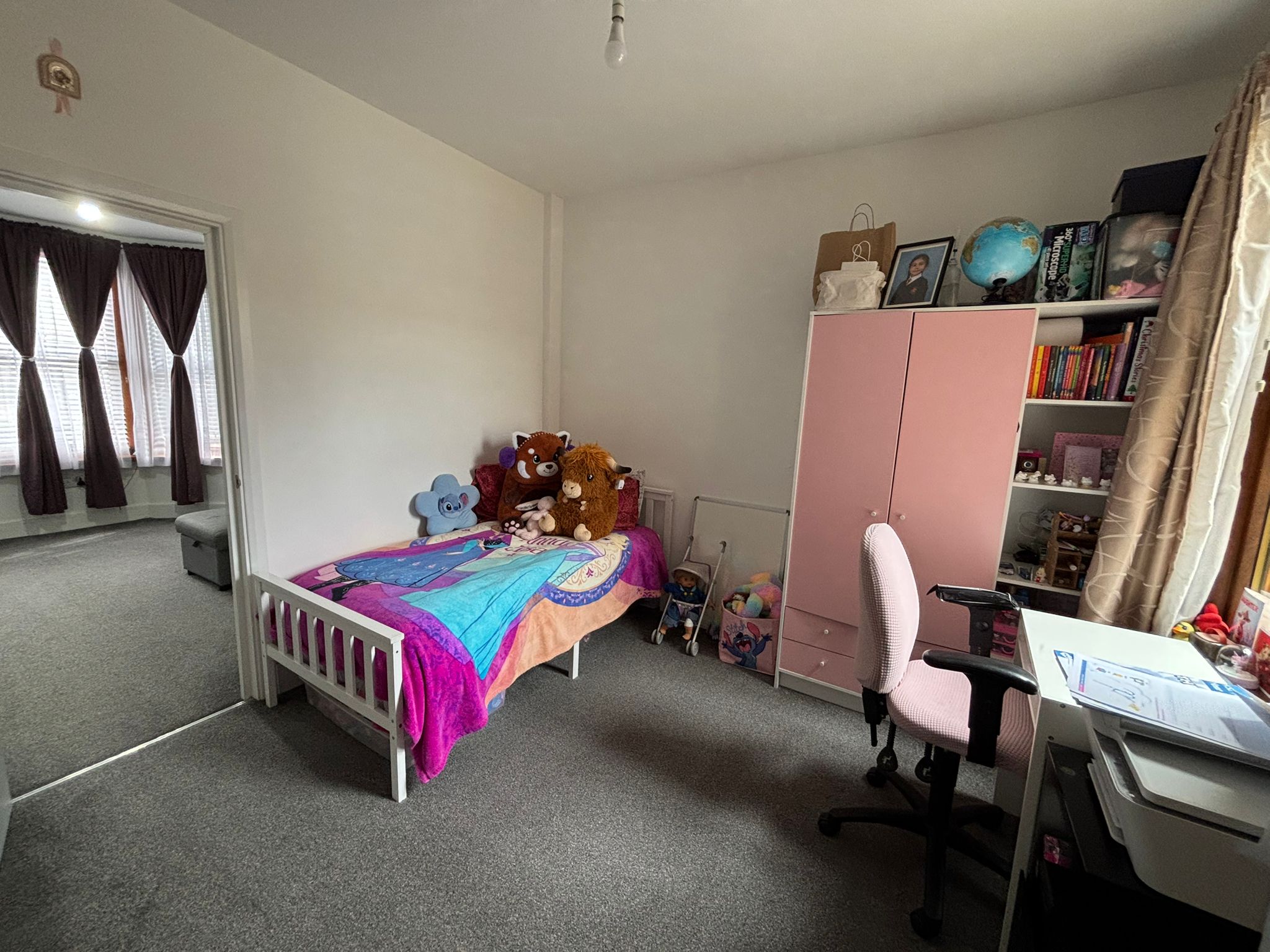 Flat Ley Street in Greater London