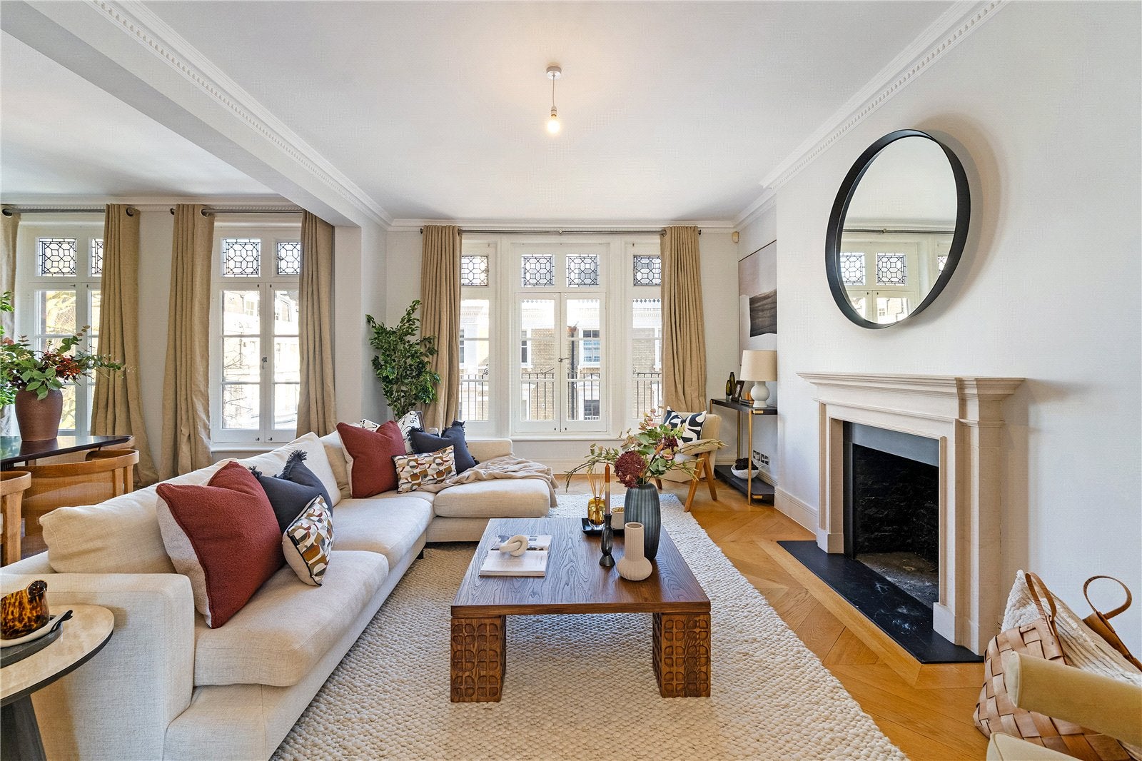 Flat Linden Gardens in Greater London