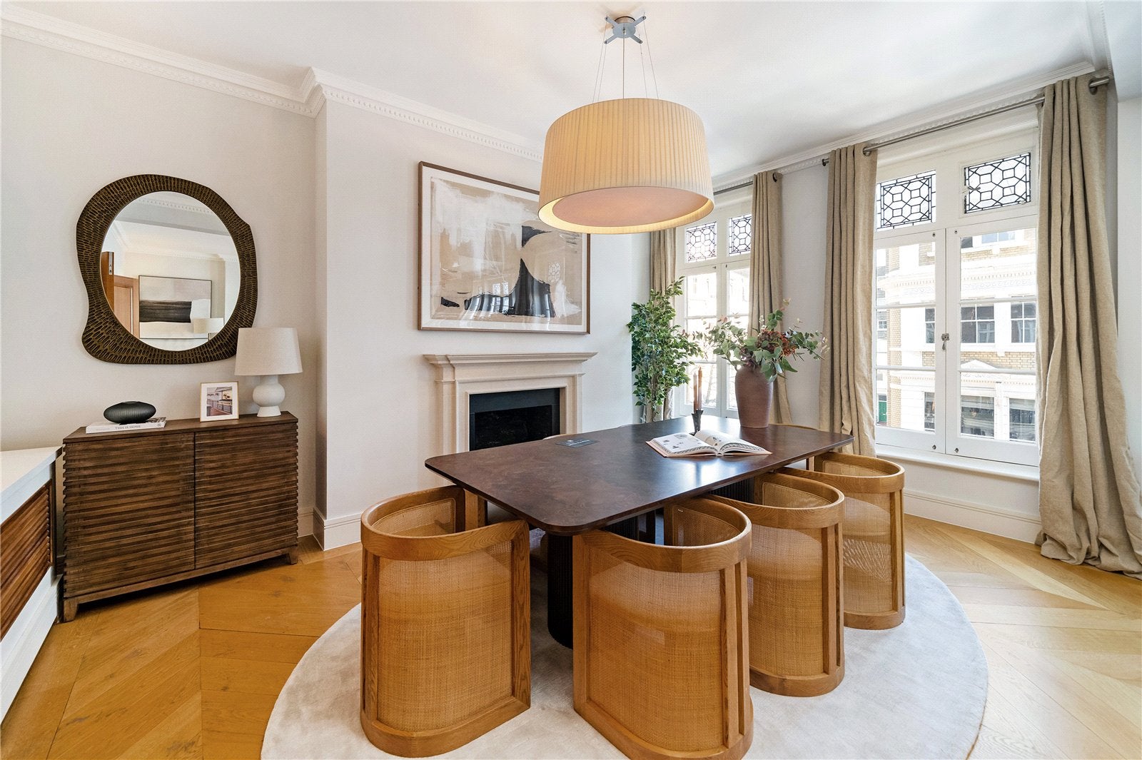 Flat Linden Gardens in Greater London
