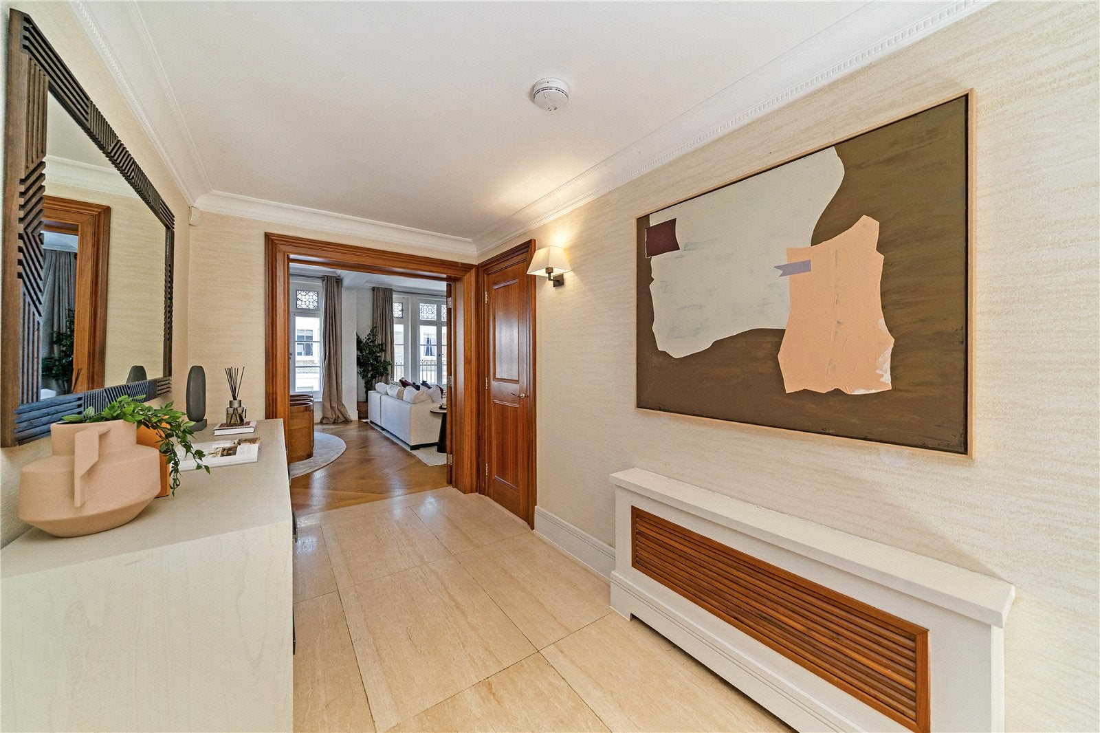 Flat Linden Gardens in Greater London