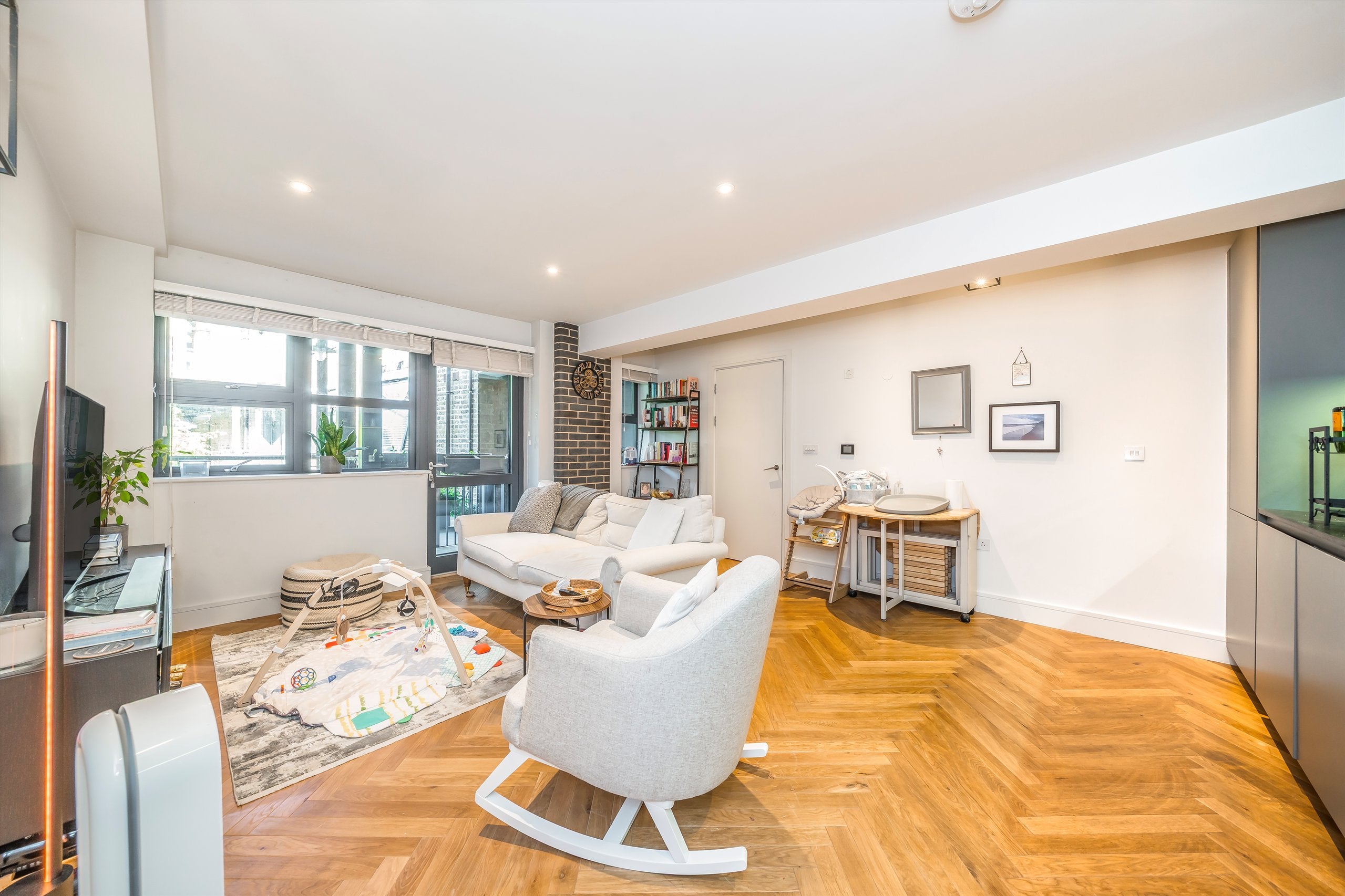 Flat Atalanta Street in Greater London