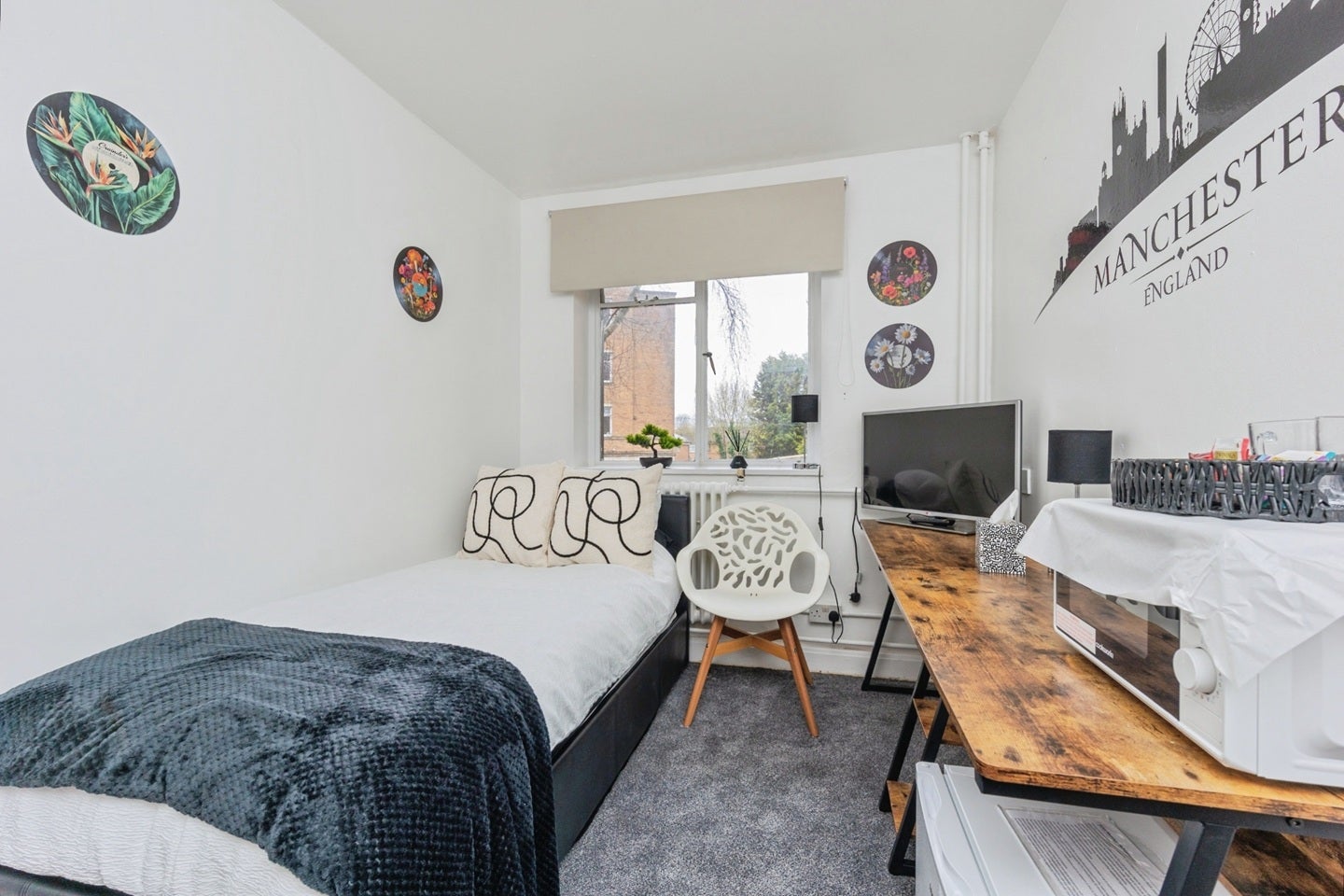 Room Springbridge Road in Manchester
