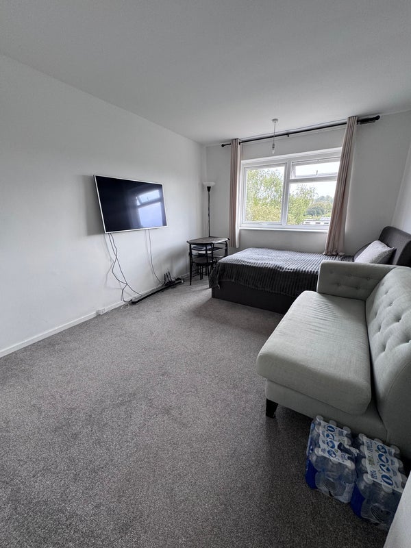Room Westgate Road in Greater London
