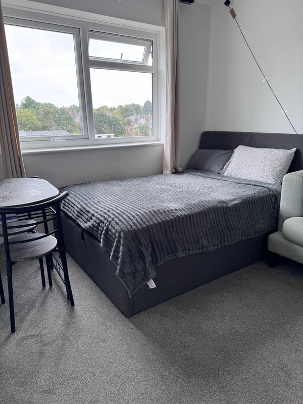 Room Westgate Road in Greater London