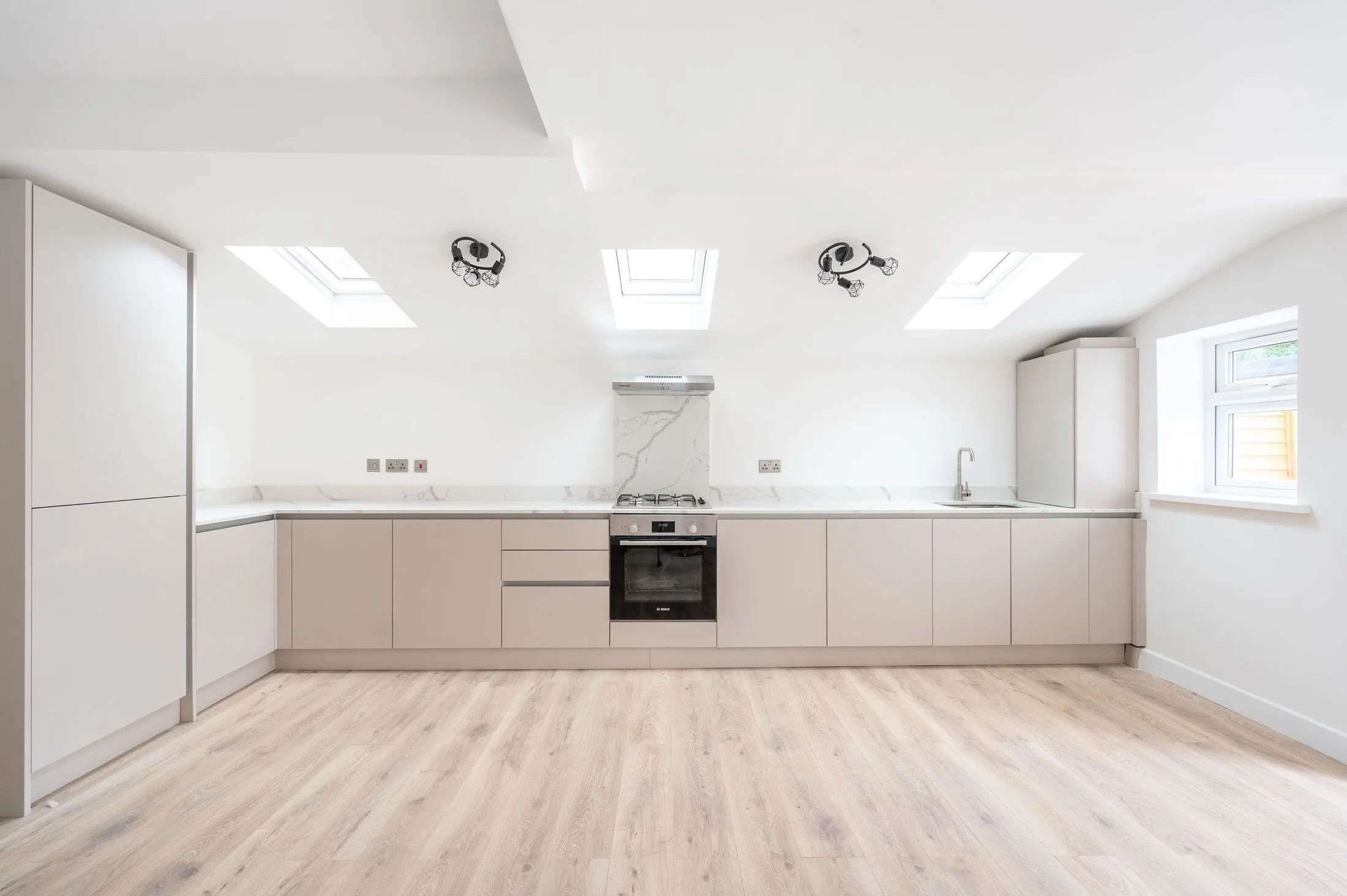 Flat Leopold Road in Greater London