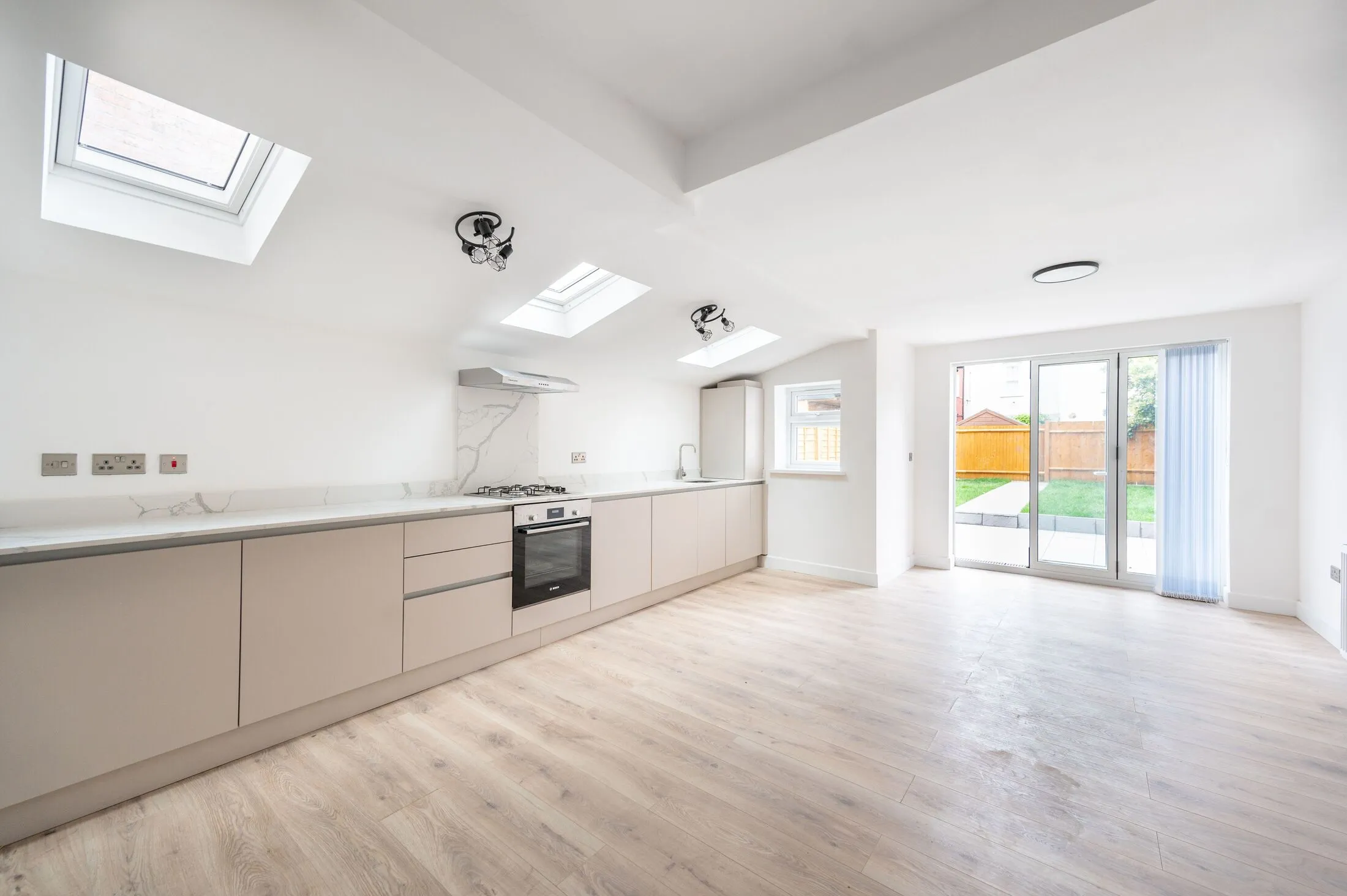 Flat Leopold Road in Greater London