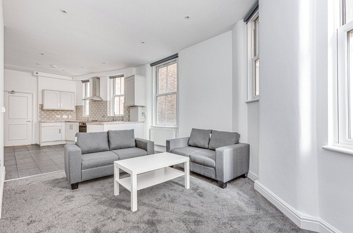 Flat Wellesley Road in Greater London