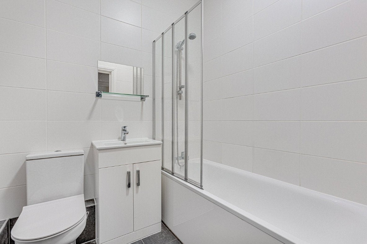 Flat Wellesley Road in Greater London