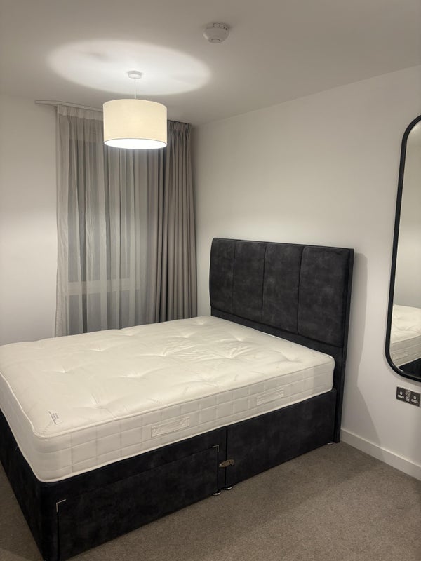 Room Rolling Street in Salford