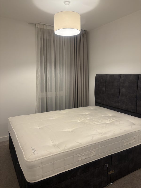 Room Rolling Street in Salford