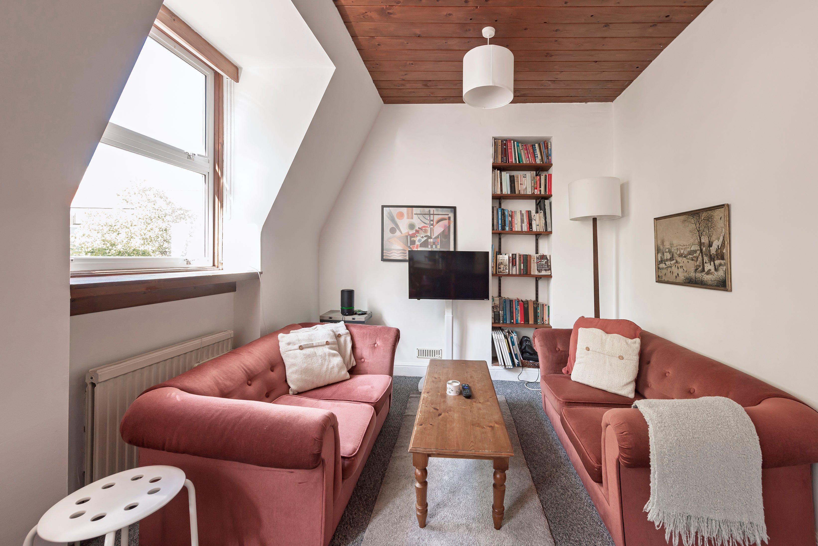Flat Hornton Street in Greater London