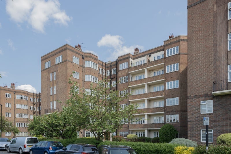 Room Chiswick Village in Greater London
