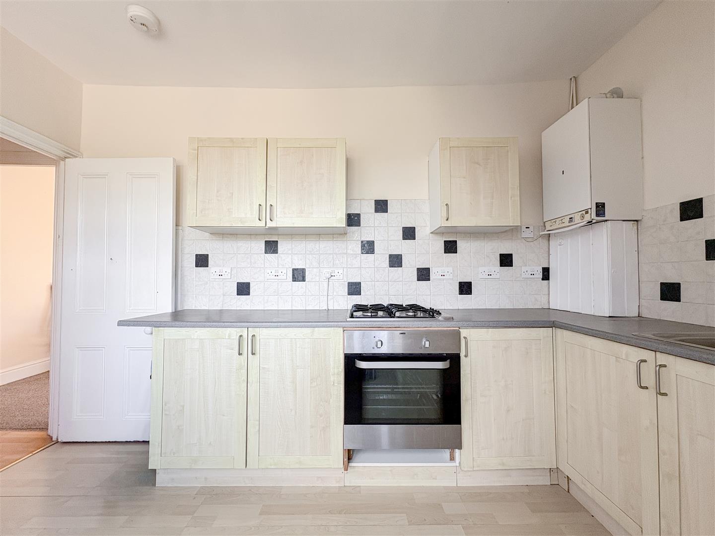 Flat Amherst Gardens in St Leonards