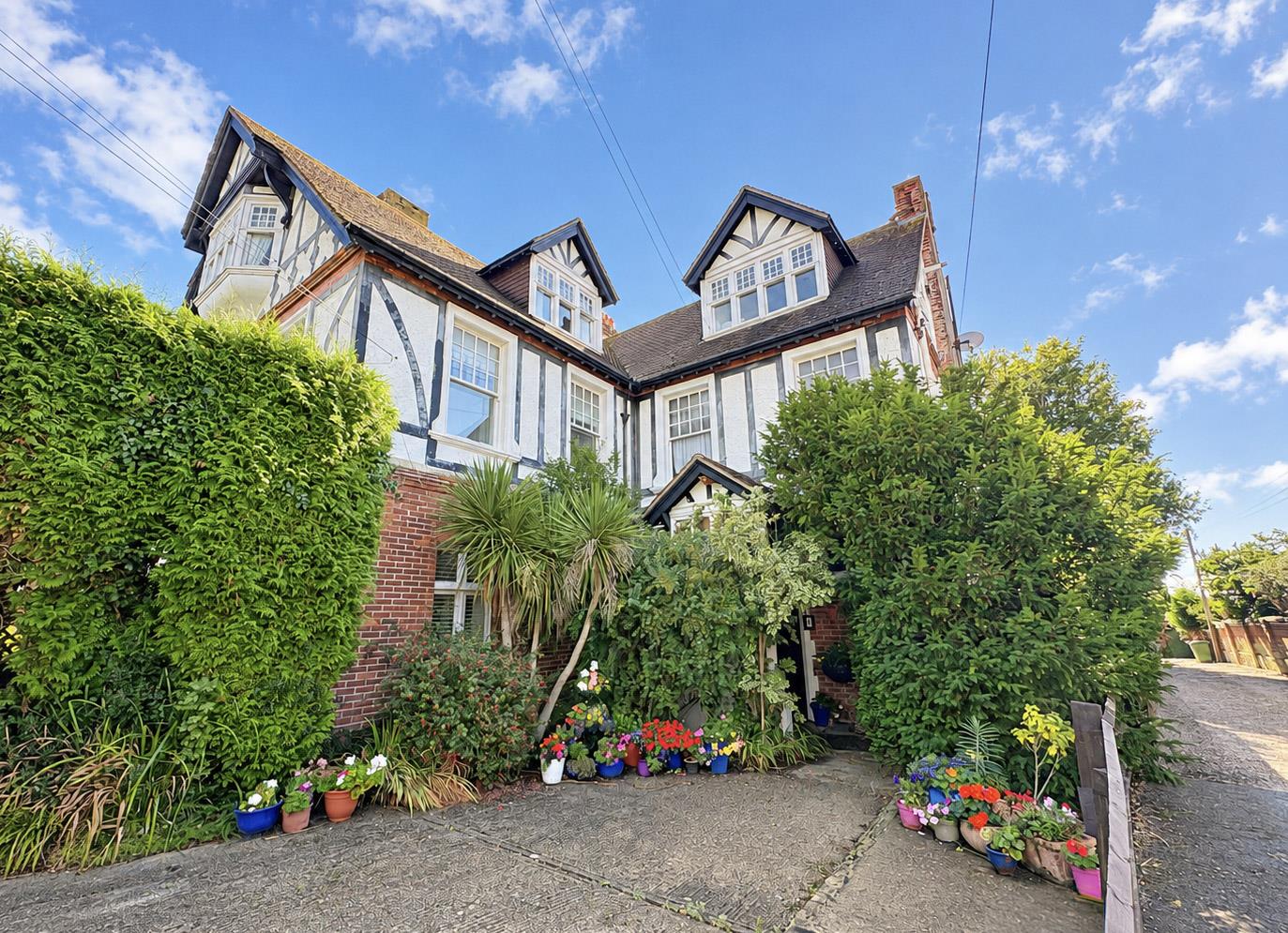 Flat Amherst Gardens in St Leonards