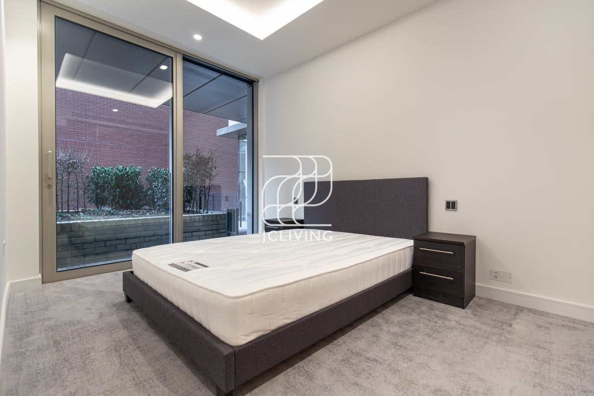 Flat St Clare Street in City of London