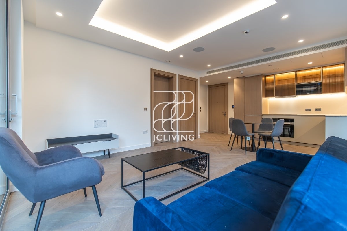 Flat St Clare Street in City of London