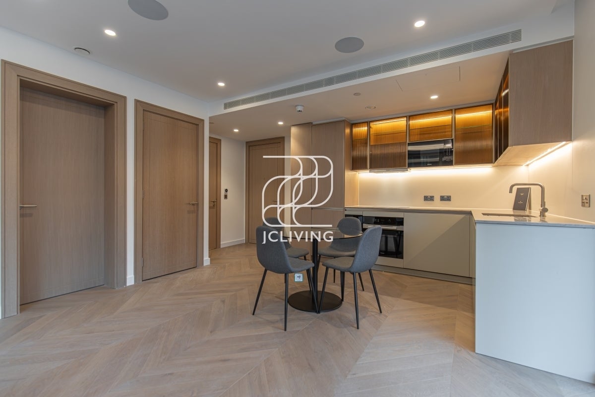 Flat St Clare Street in City of London