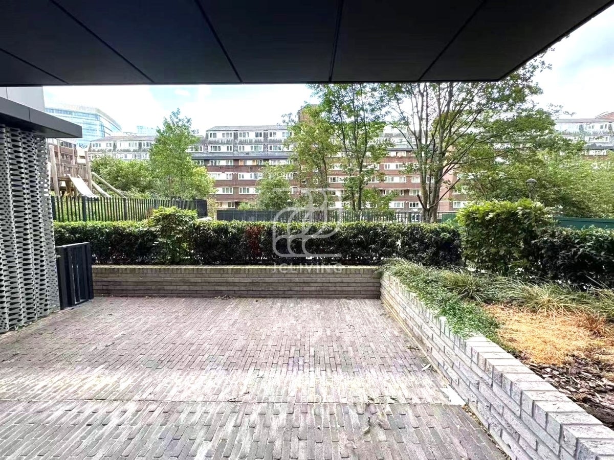 Flat St Clare Street in City of London