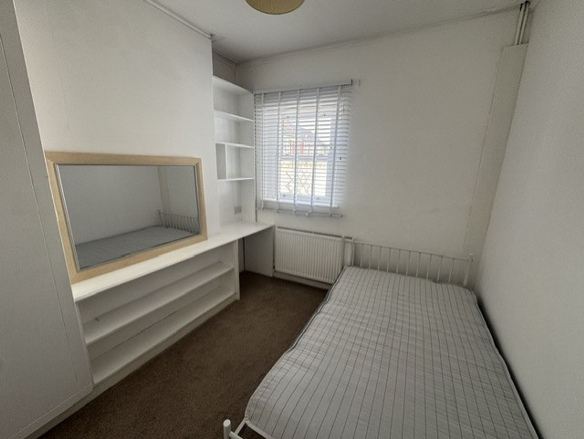 Room Bakers Court in Cardiff