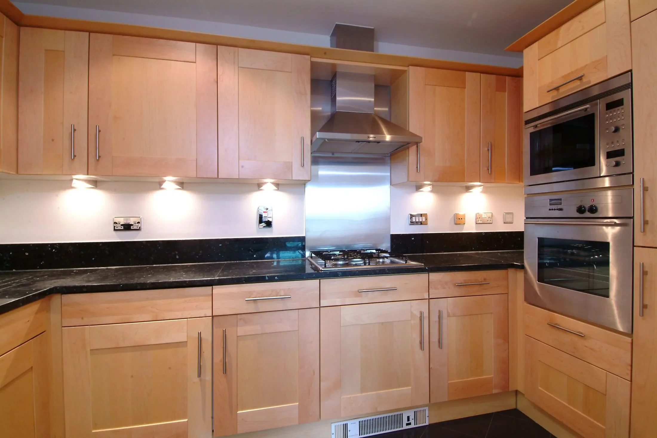 Flat Warwick Road in Greater London