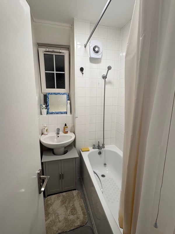 Room Millfields Road in Greater London