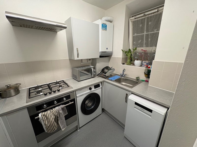 Room Millfields Road in Greater London