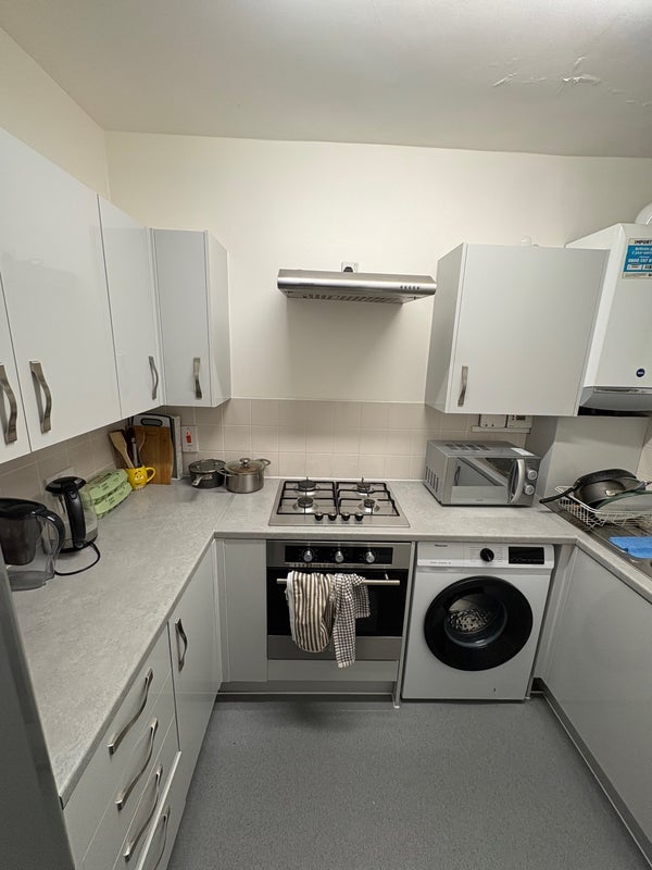Room Millfields Road in Greater London