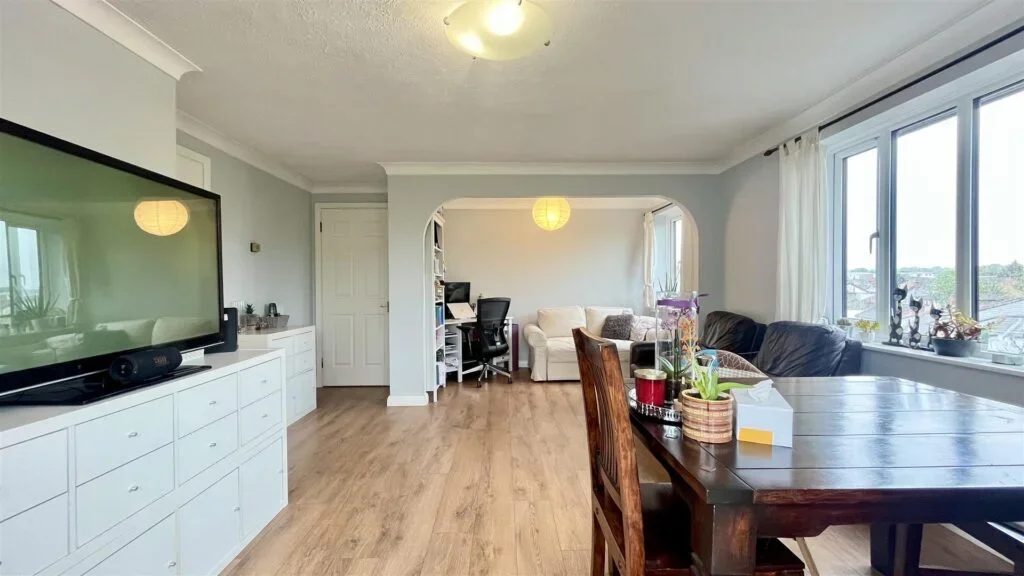Flat Benhilton Gardens in Greater London