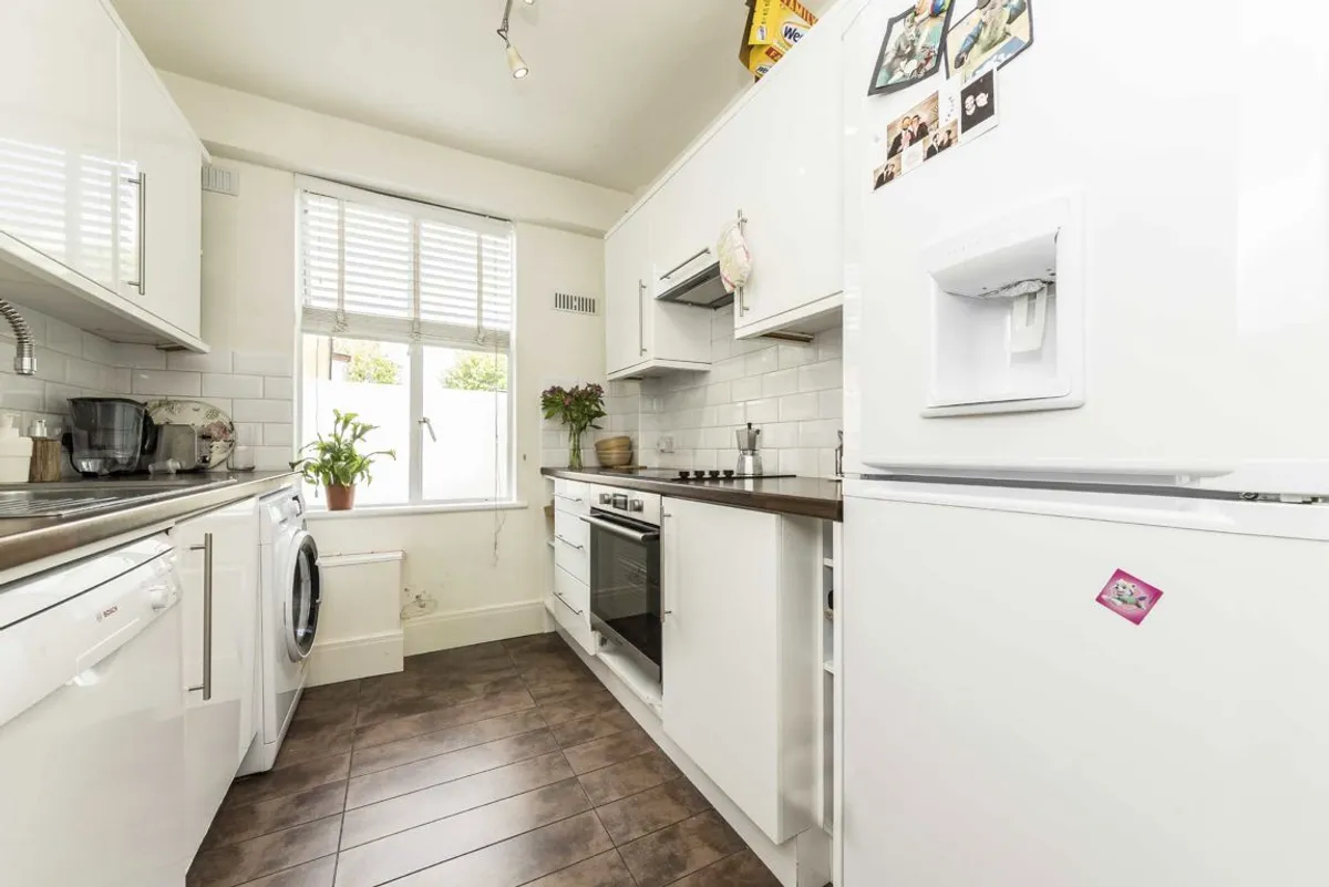 Flat Wellesley Road in Greater London