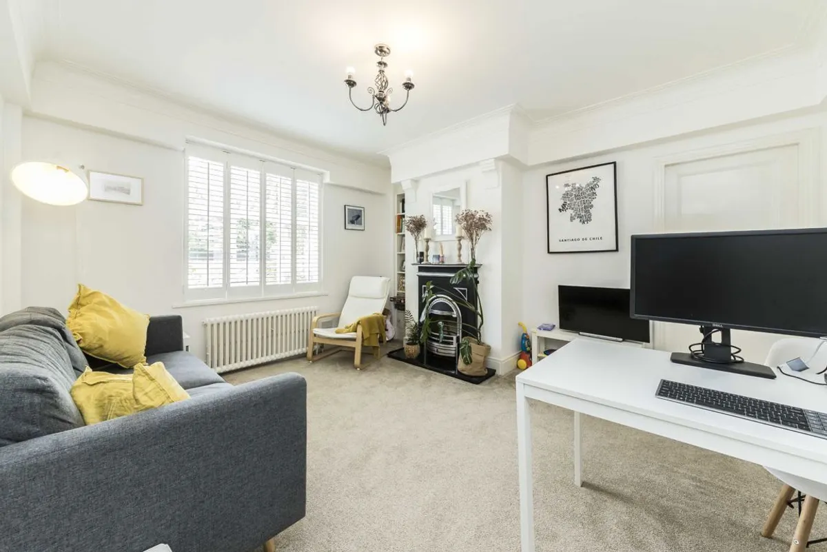 Flat Wellesley Road in Greater London