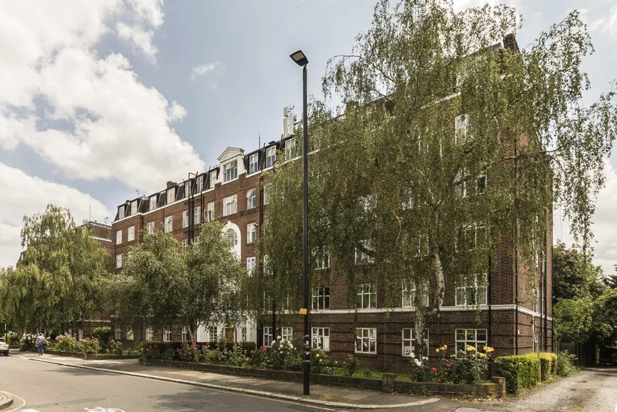 Flat Wellesley Road in Greater London