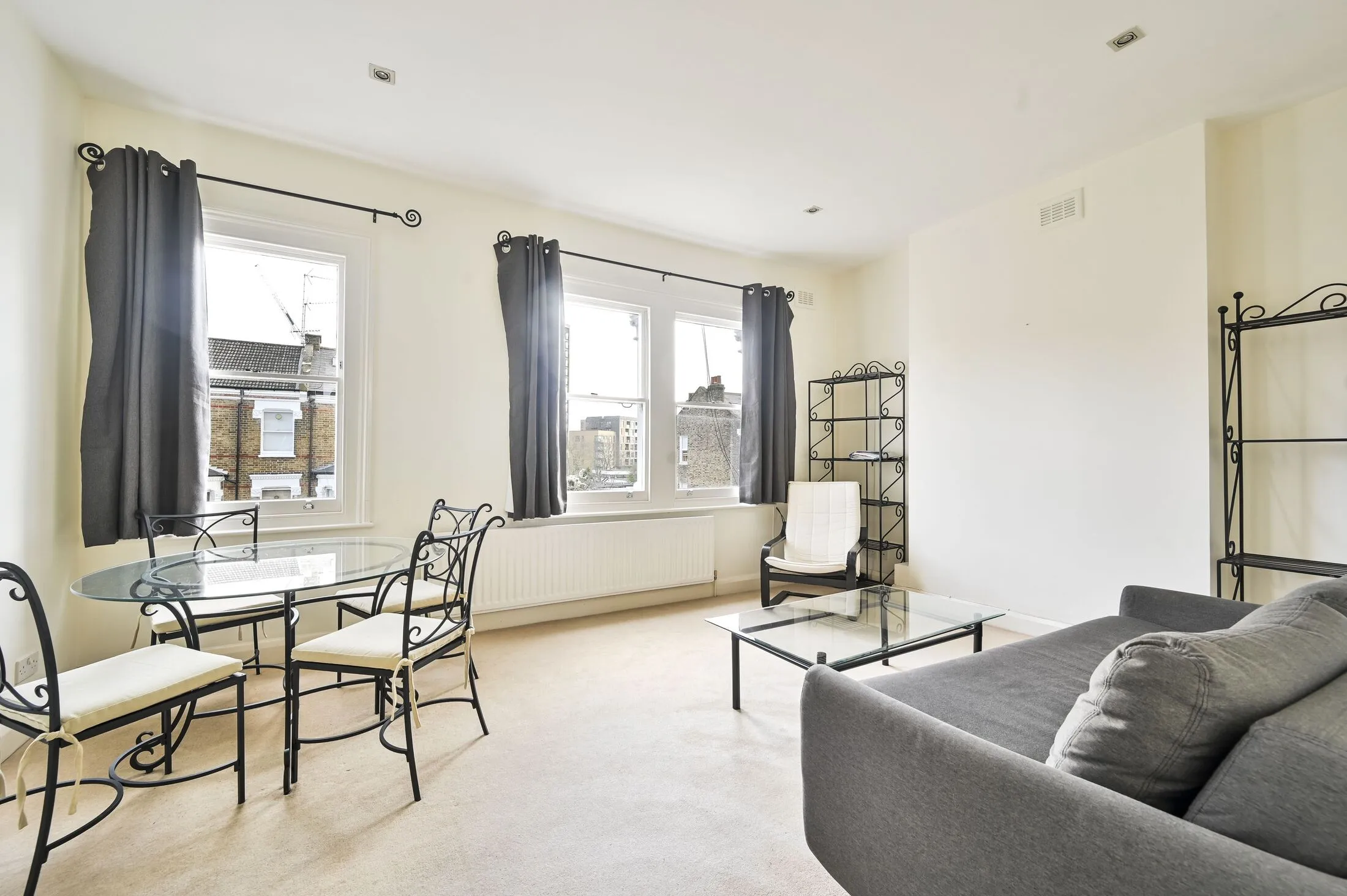 Flat Saltram Crescent in City of Westminster