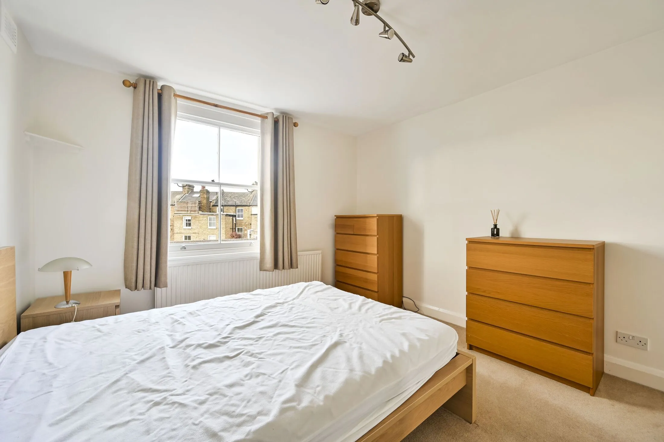 Flat Saltram Crescent in City of Westminster