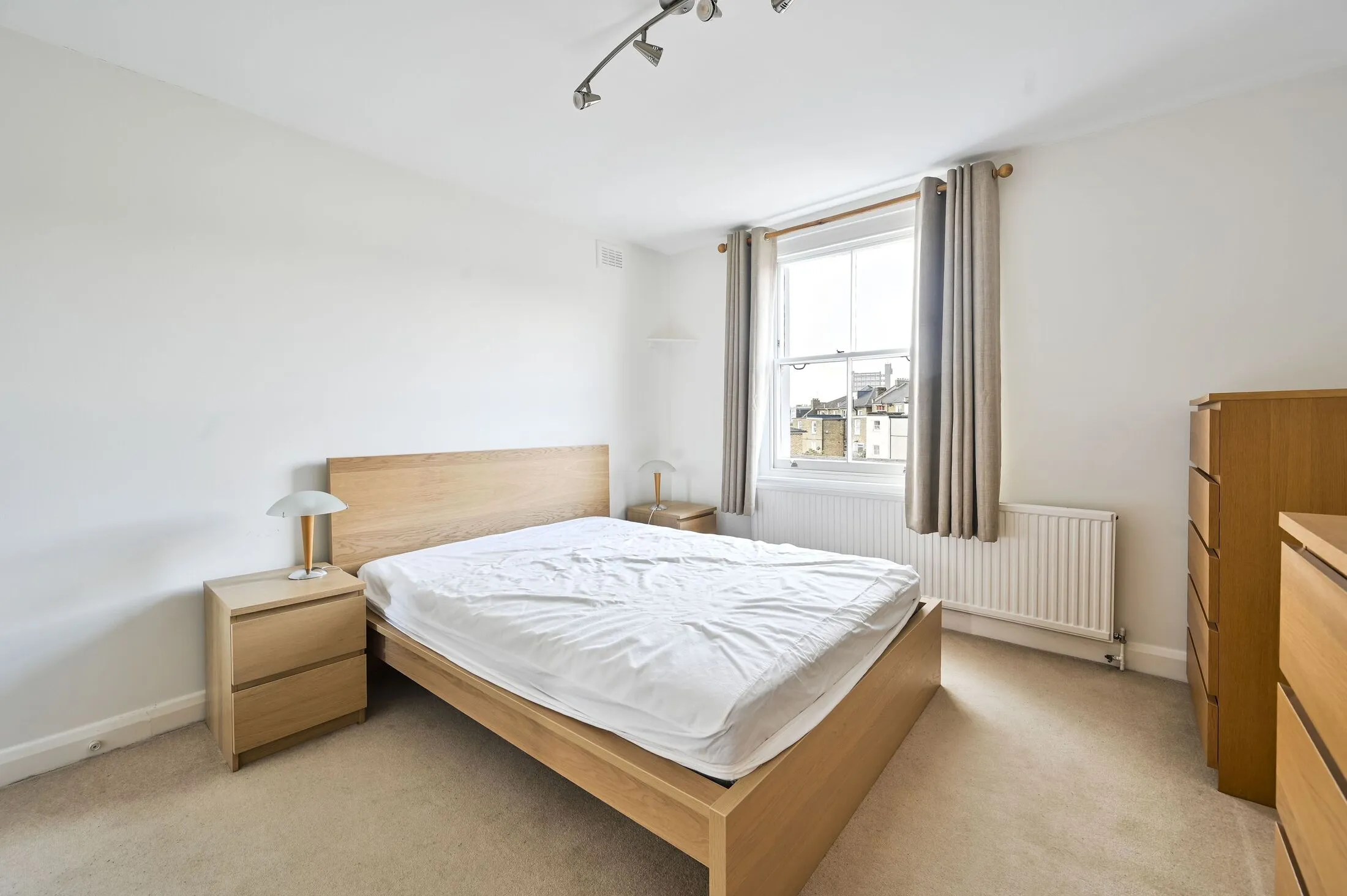 Flat Saltram Crescent in City of Westminster