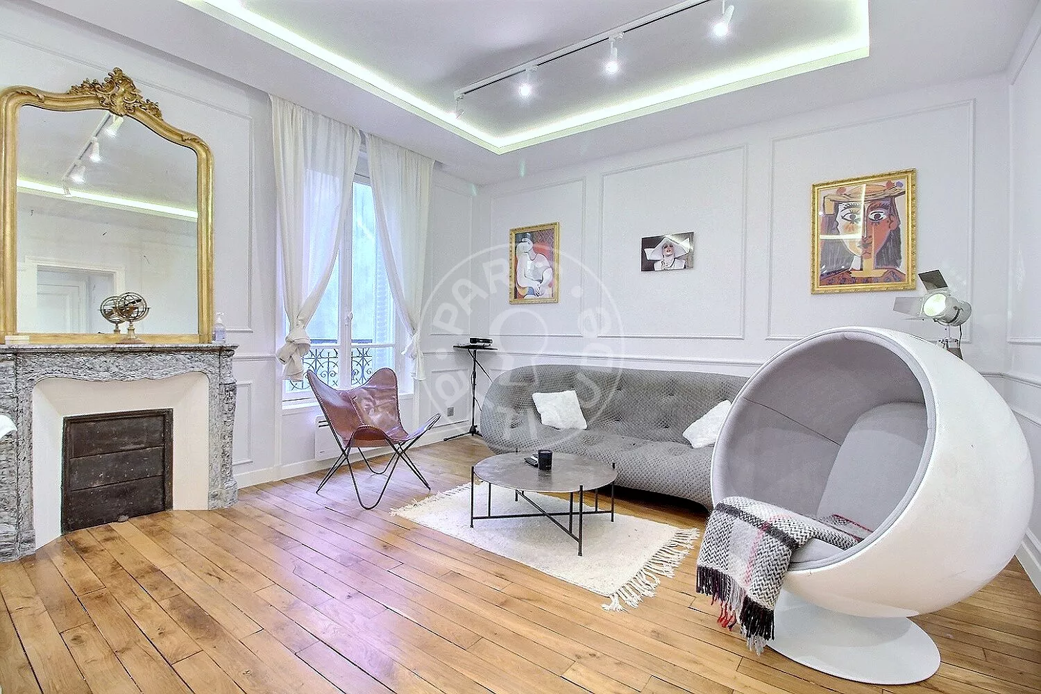 Flat Place de Breteuil in Paris