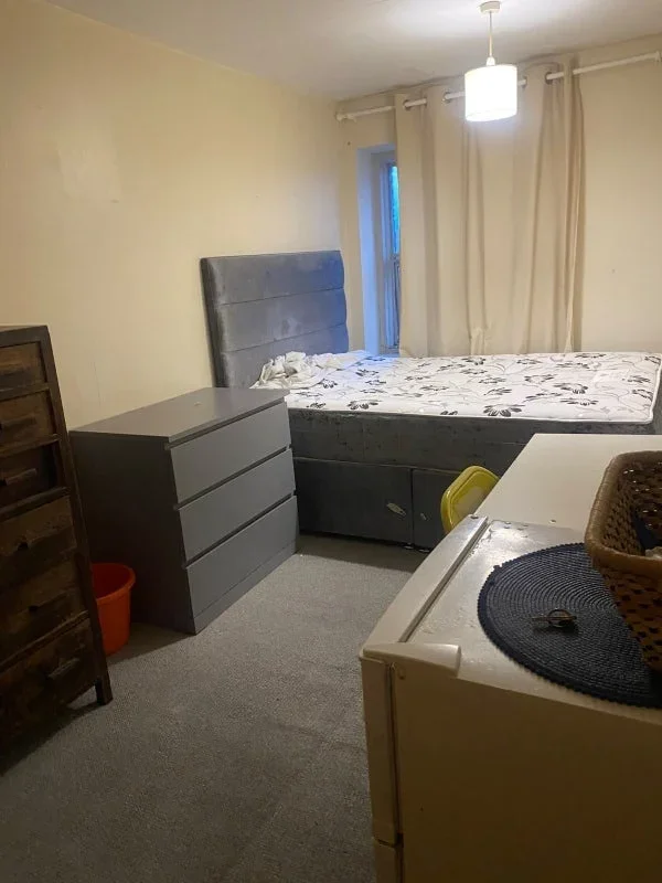 Room Knight's Hill in Greater London