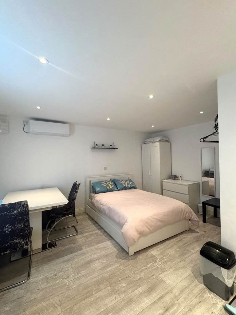 Flat Corfe Avenue in Greater London